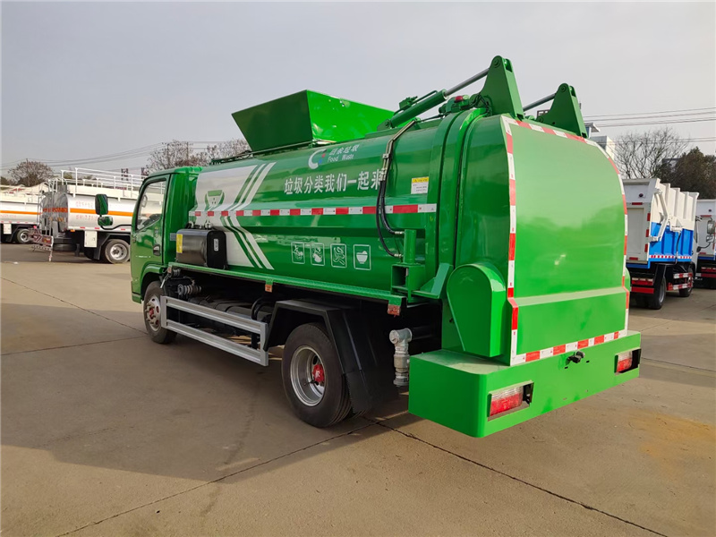 東風(fēng)8方餐廚垃圾車(方罐)